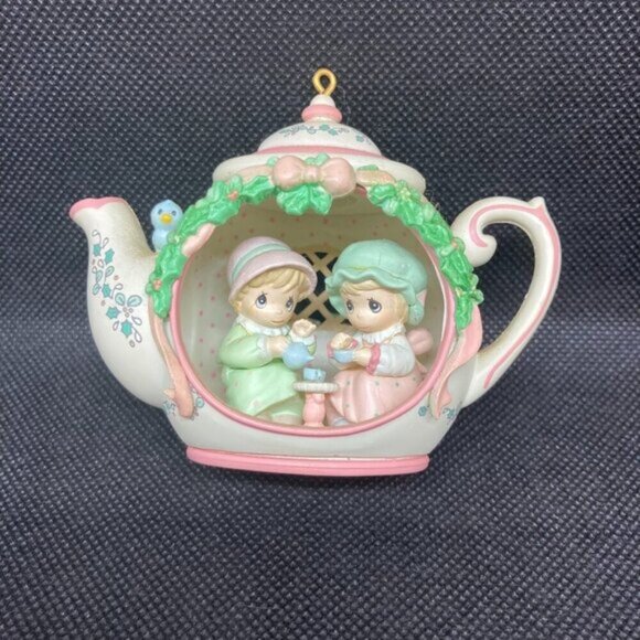 Vintage 1992 Precious Moments "Our Friendship Hits the Spot" Teapot ornament - Picture 1 of 5